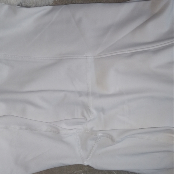 Fabletics,Trendy, Powder hold, 7/8 leggings, size medium, color white - Picture 6 of 7